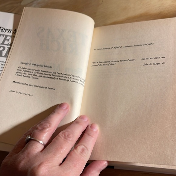 📚2/$14; 3/$16; 4/$18; 5/$20 ADD $2 for any additional books! ENJOY📚📚📚 - Picture 3 of 7